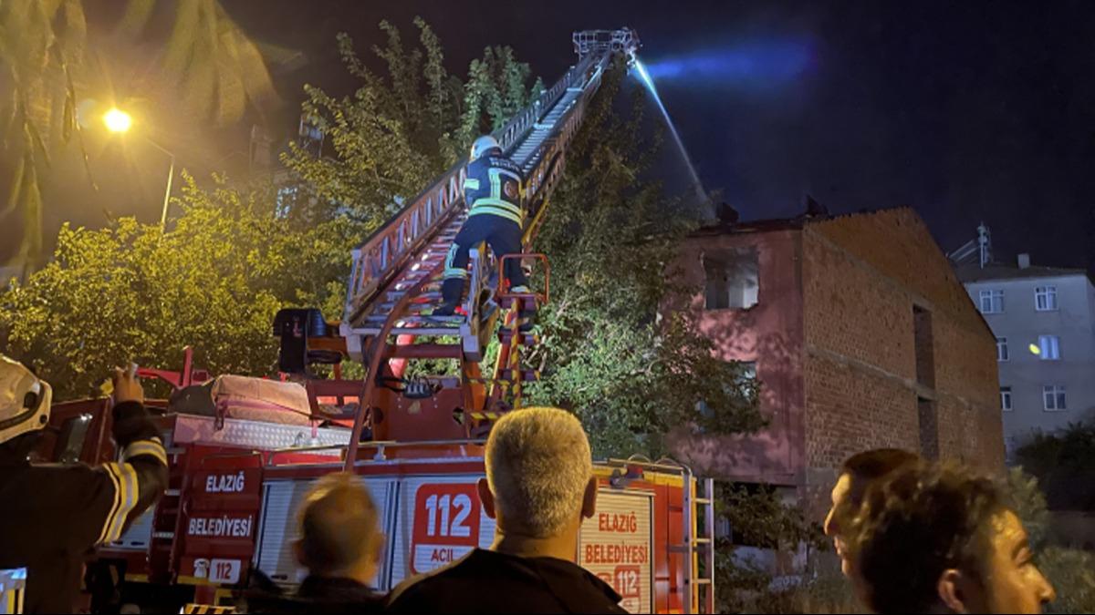 Elaz'da 4 katl apartmanda yangn panii