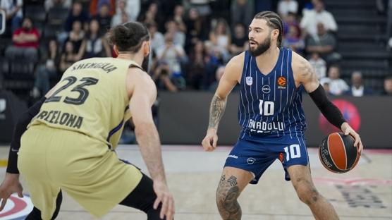 Anadolu Efes, Barcelona engelini geti