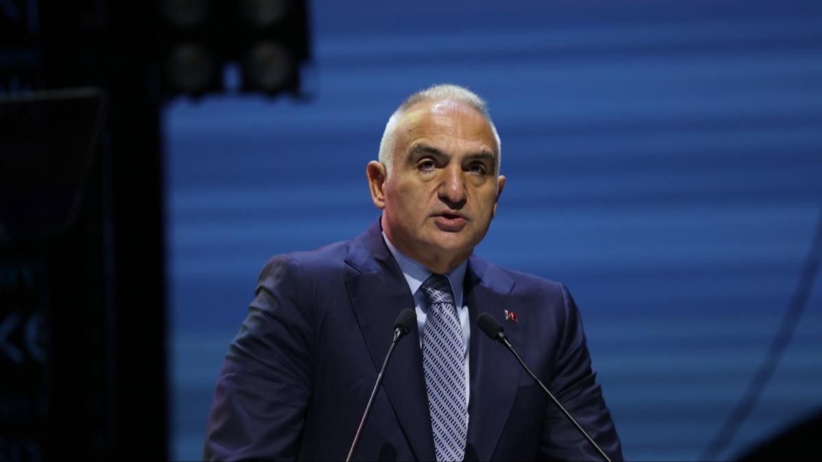 Bakan Ersoy'dan otellere erken rezervasyon ars: Herkes elini tan altna koymal  