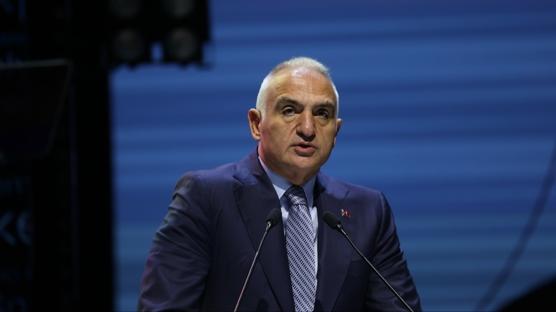 Bakan Ersoy'dan otellere erken rezervasyon çağrısı: Herkes elini taşın altına koymalı