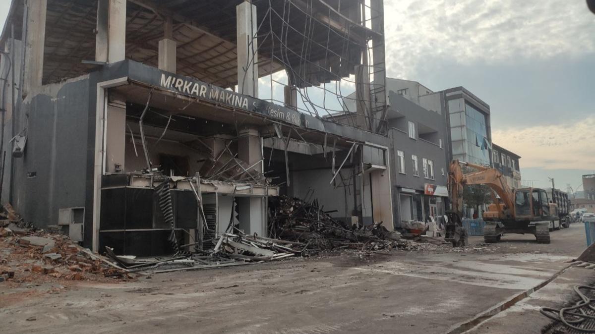 Dilovas'ndaki faciada 7 kii can vermiti: O parfm fabrikas yklyor 