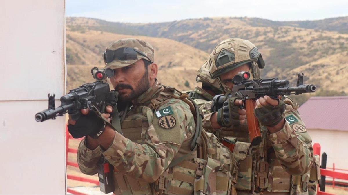 Hindistan destekli militanlara ar darbe! Pakistan ordusu tarafndan etkisiz hale getirildiler