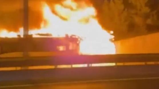 İstanbul'da faciaya ramak kala: Seyir halindeki otobüs alev topuna döndü