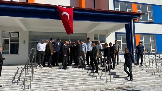 Asrn felaketinin yaralar sarlyor: Yeni okullar eitime hazr