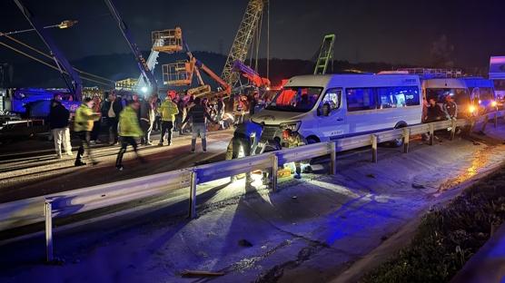 Bursa'da 4 servis minibs ile otomobil birbirine girdi: l ve ok sayda yaral var