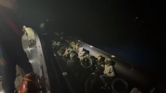 Dikili ve Foa'da dzensiz gmen operasyonu: 37 yakalama, 33 kurtarma