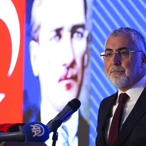 Bakan Ikhan'dan asgari cret aklamas