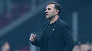 Okan Buruk aklamalarda bulundu