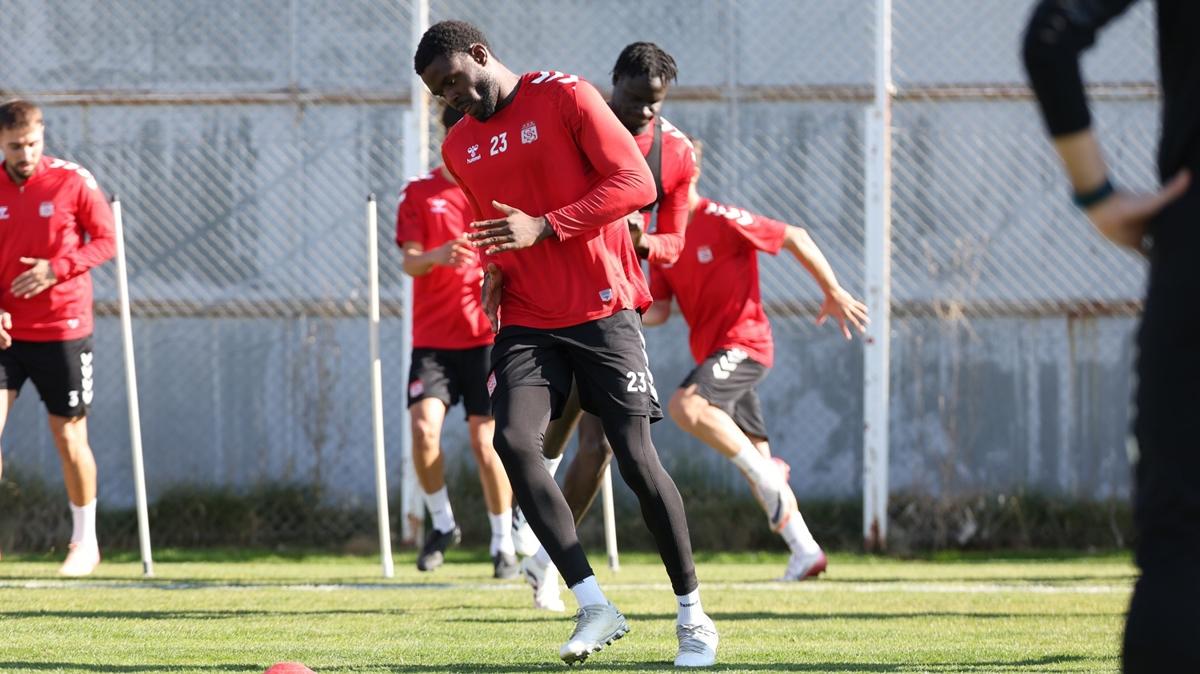 Sivasspor'da Esenler Erokspor mesaisi devam ediyor