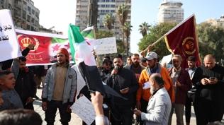 Suriye'de yzlerce kii terr rgt PKK kart gsteride bir araya geldi