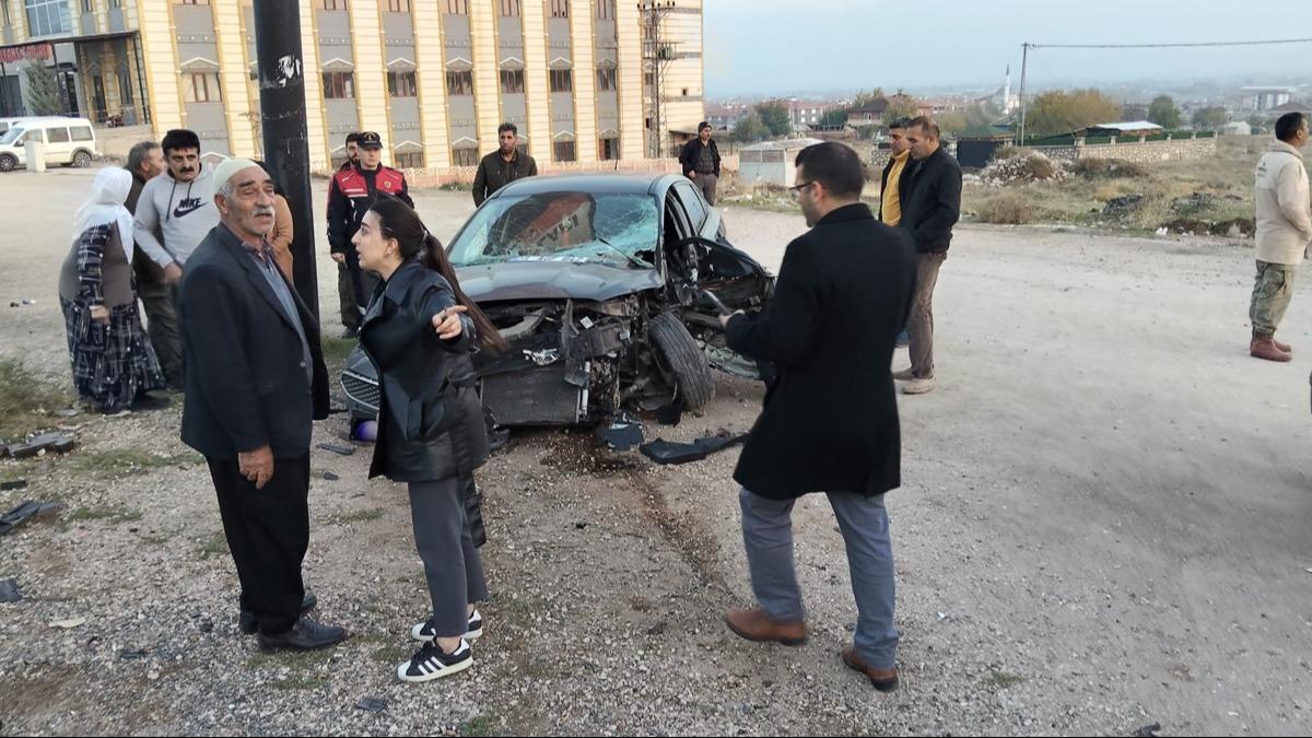 Traktrle arpma lm getirdi: Yolun karsna geerken altnda kald