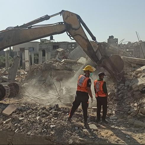 Gazze'de sivil savunma ekiplerinin zorlu grevi balad: Enkaz altndaki cenazeler karlyor