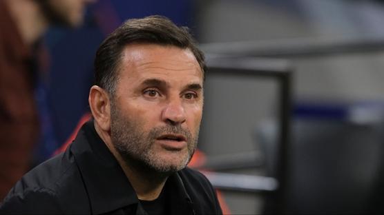 Okan Buruk aklamalarda bulundu