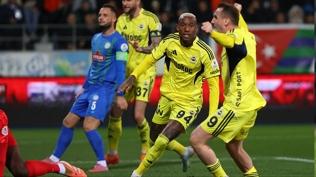 Fenerbahe, Rize'de geri dnd!