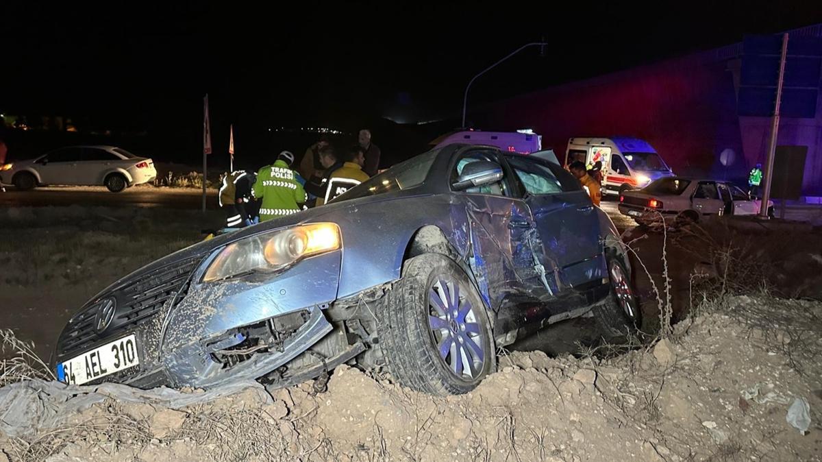 Uak'ta iki otomobil arpt: 10 yaral