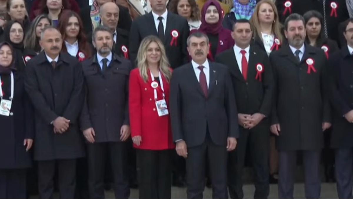 24 Kasım Öğretmenler Günü... Bakan Tekin Anıtkabir'i ziyaret etti