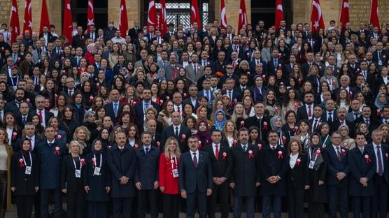 24 Kasm retmenler Gn... Bakan Tekin Antkabir'i ziyaret etti
