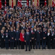 24 Kasm retmenler Gn... Bakan Tekin Antkabir'i ziyaret etti