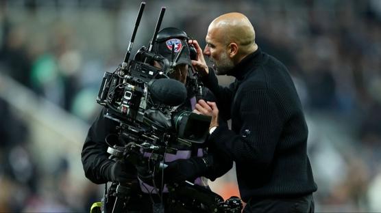 Guardiola, kameramandan zr diledi