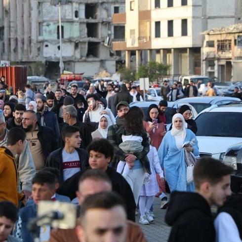 ki cinayet ilenmiti... Suriye'nin Humus ilinde sokaa kma yasa kaldrld