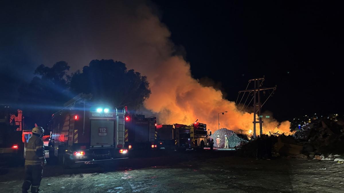 zmir'de p toplama alannda yangn... Alevler kontrol altna alnd