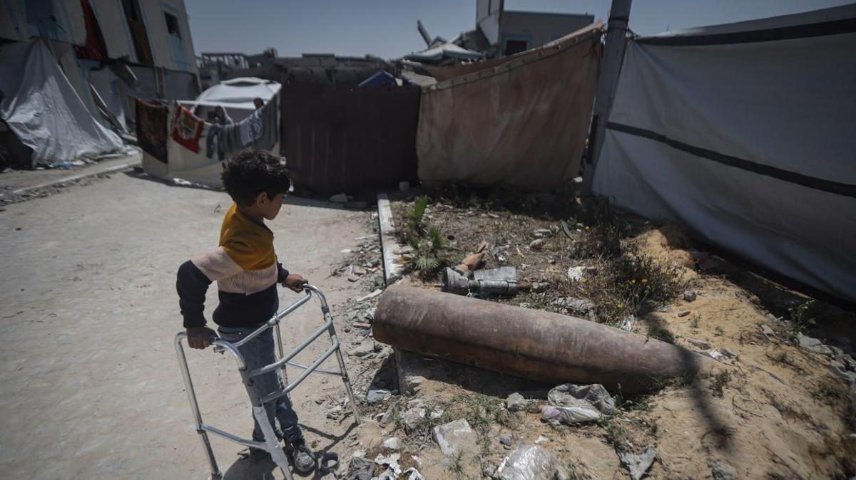 Katil srail'in Gazze'de brakt bomba patlad: 3 ocuk yaraland