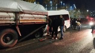 Kocaeli'de ii servisi ile trn arpt kazada 9 kii yaraland