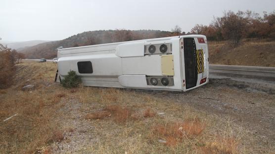 Konya'da okul servisi devrildi: 29 renci yaraland