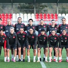 A Milli Kadn Futbol Takm, Arnavutluk snavna hazrlanyor