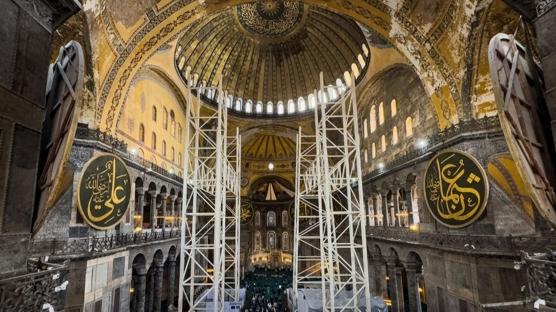 Ayasofya'da tarihi restorasyon balad! Bakan Ersoy projenin detaylarn anlatt