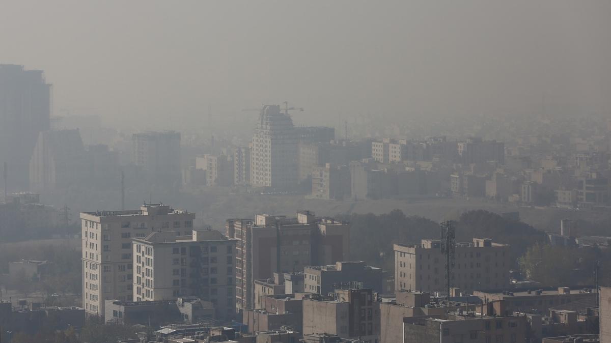 Tahran'da okullar tatil edildi: Hava kirlilii alarm veriyor 