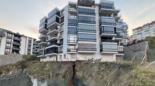 Bartn'da inaat alannda yaanan gk! Yan bina tahliye edildi