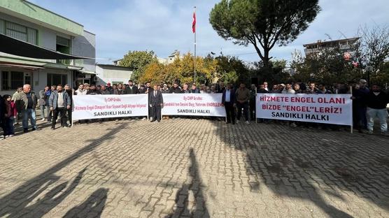 Mahalleli meydana indi