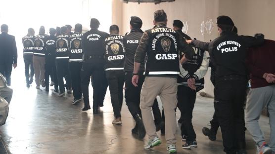 Dolandırıcılık şebekesi çökertildi... Sahte hesaplarla 'buluşma tuzağı' kurmuşlar