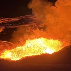 Dnyann en aktif yanarda patlad! Lavlar 120 metreye frlad