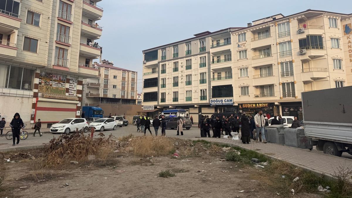 Idr'da panik anlar: Sokak ortasnda silahlar patlad