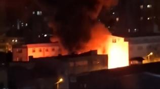 Kkekmece'de fabrika yangn: ok sayda ekip sevk edildi