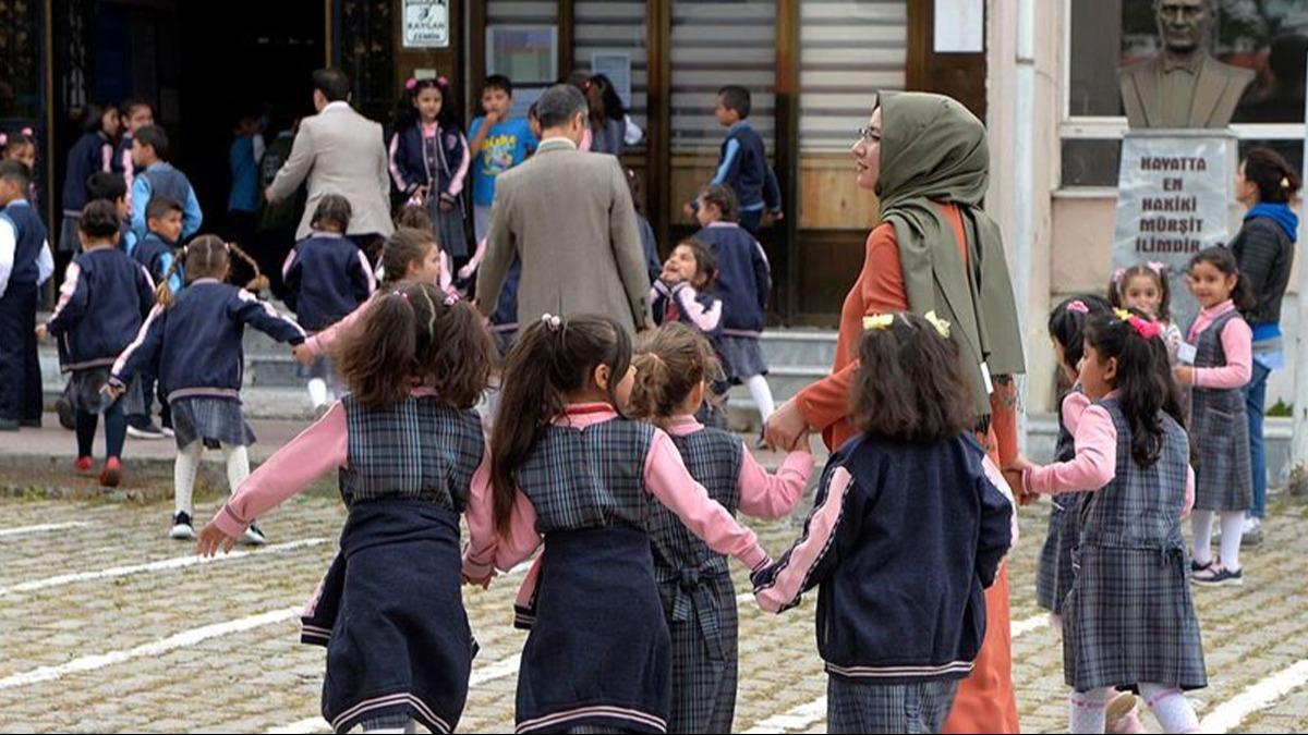 Milyonlarca renciyi ilgilendiriyor ''Ara tatil'' tartmasna Bakan Tekin'den ilk aklama