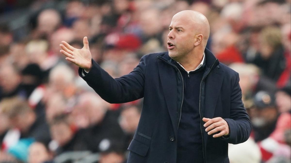 Paul Scholes'tan Arne Slot'a ar eletiri! 