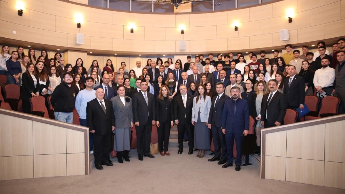 ''Project Finance'' kitabnn tantm treni gerekleti