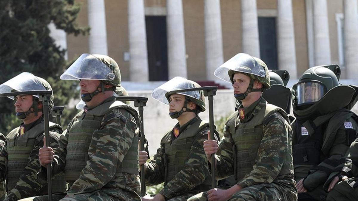 Yanllkla el bombasnn pimini eken Yunan askeri hayatn kaybetti