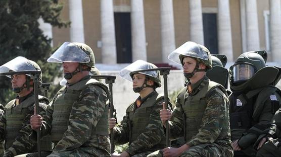 Yanlışlıkla el bombasının pimini çeken Yunan askeri hayatını kaybetti