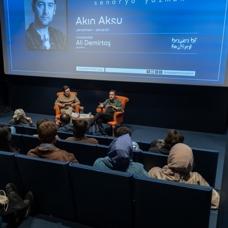 Yksel Aksu ve Akn Aksu sinemaseverlerle bulutu