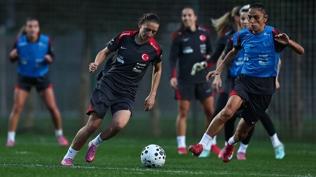 A Milli Kadn Futbol Takm, Arnavutluk mana hazr