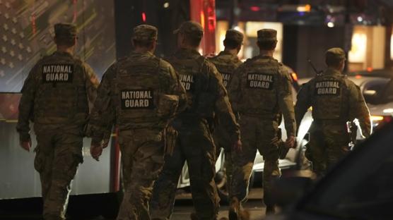 ABD'yi karıştıran silahlı saldırı: Göçmenlik başvuruları durduruldu