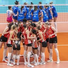 Eczacıbaşı Dynavit set vermeden kazandı