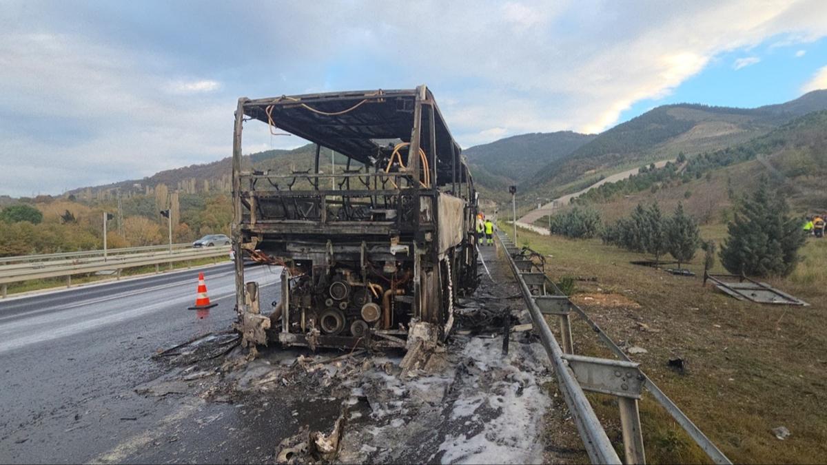 Faciadan dnld: rencileri tayan otobs alev ald