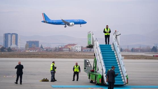 #CANLI Papa 14. Leo'nun uçağı iniş yaptı