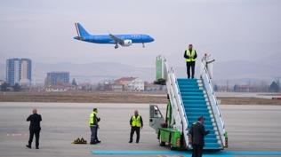 #CANLI Papa 14. Leo'nun uçağı iniş yaptı