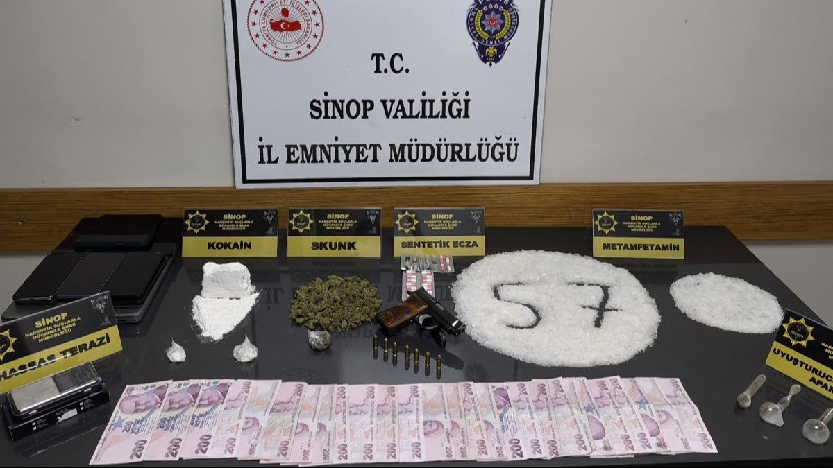 Sinop'ta zehir tacirlerine geit verilmedi: 7 kiiye tutuklama